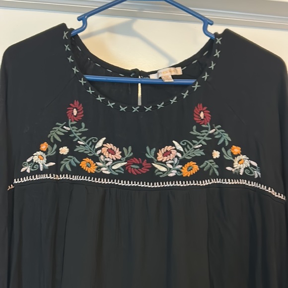 Skies are Blue by Stitch Fix embroidered blouse - Picture 2 of 5